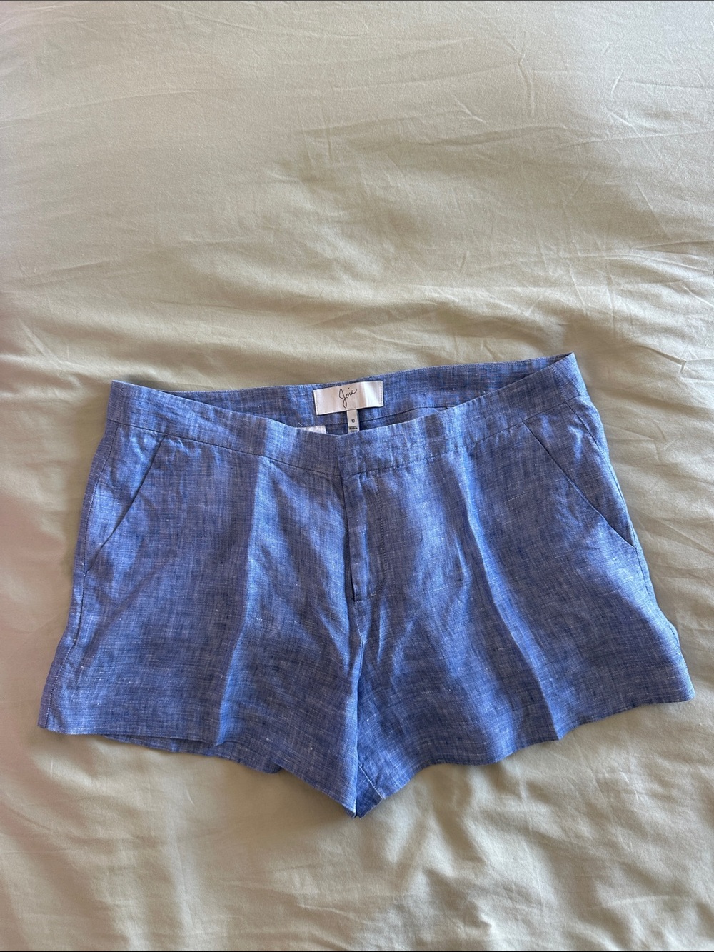 Joie 100% Linen Low Rise Shorts in Light Blue. Women’s size 10.